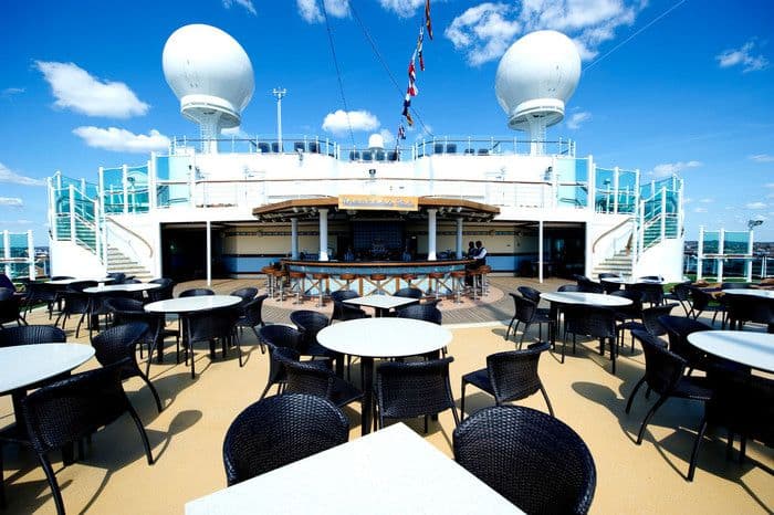 P&O Cruises Azura Breakers Bar.jpg